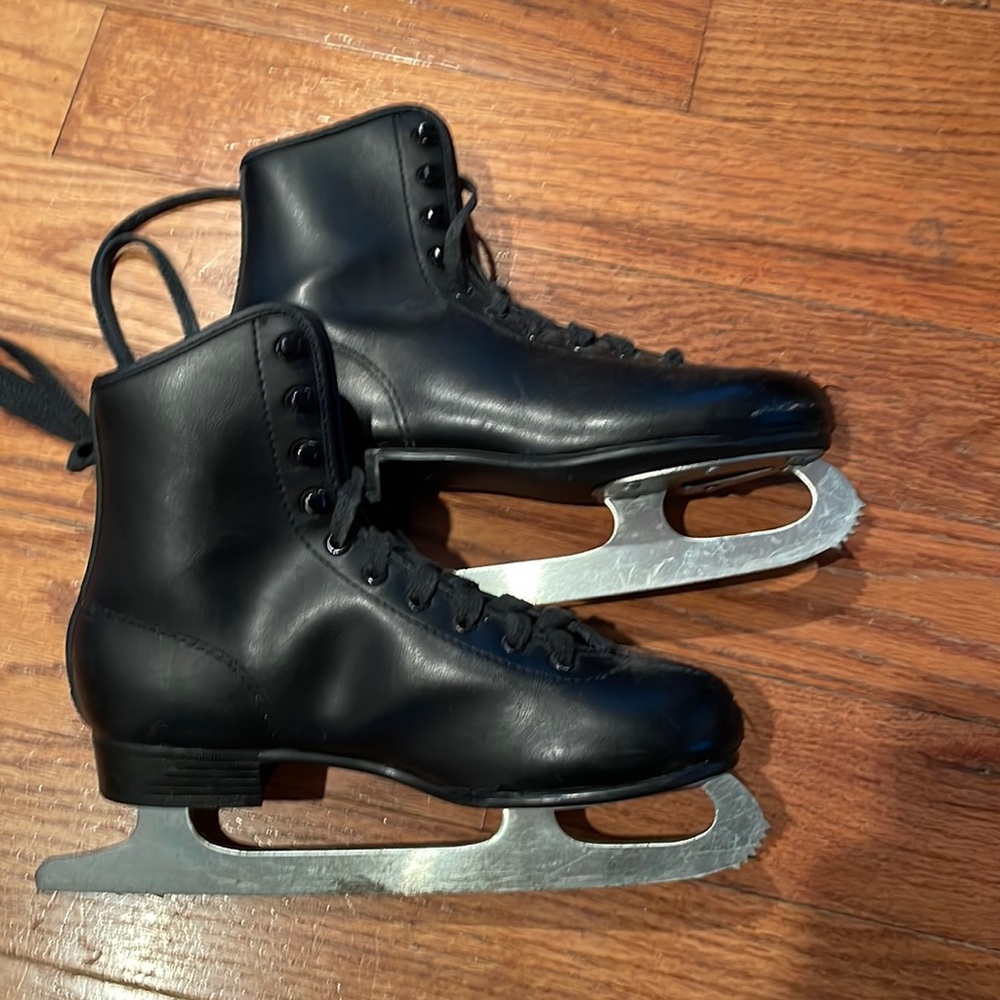 Boys Ice Skates size 4